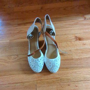 Flower patterned wedges